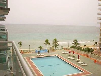 Playa del Mar Pool Deck